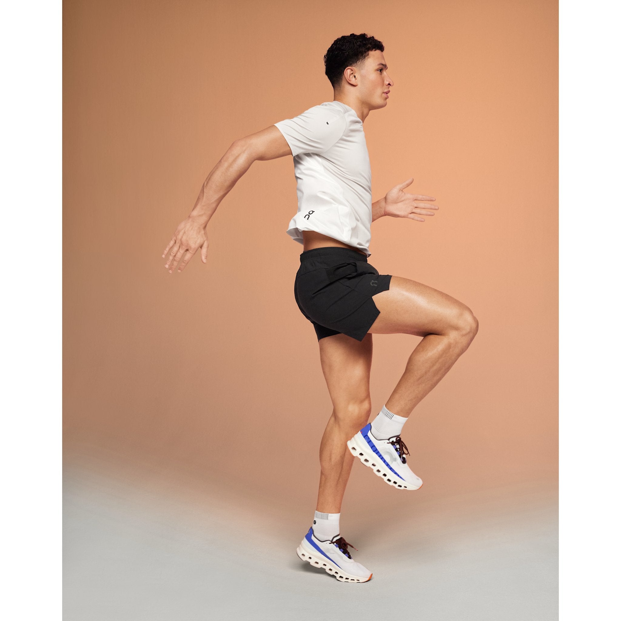 On Essential Shorts Black