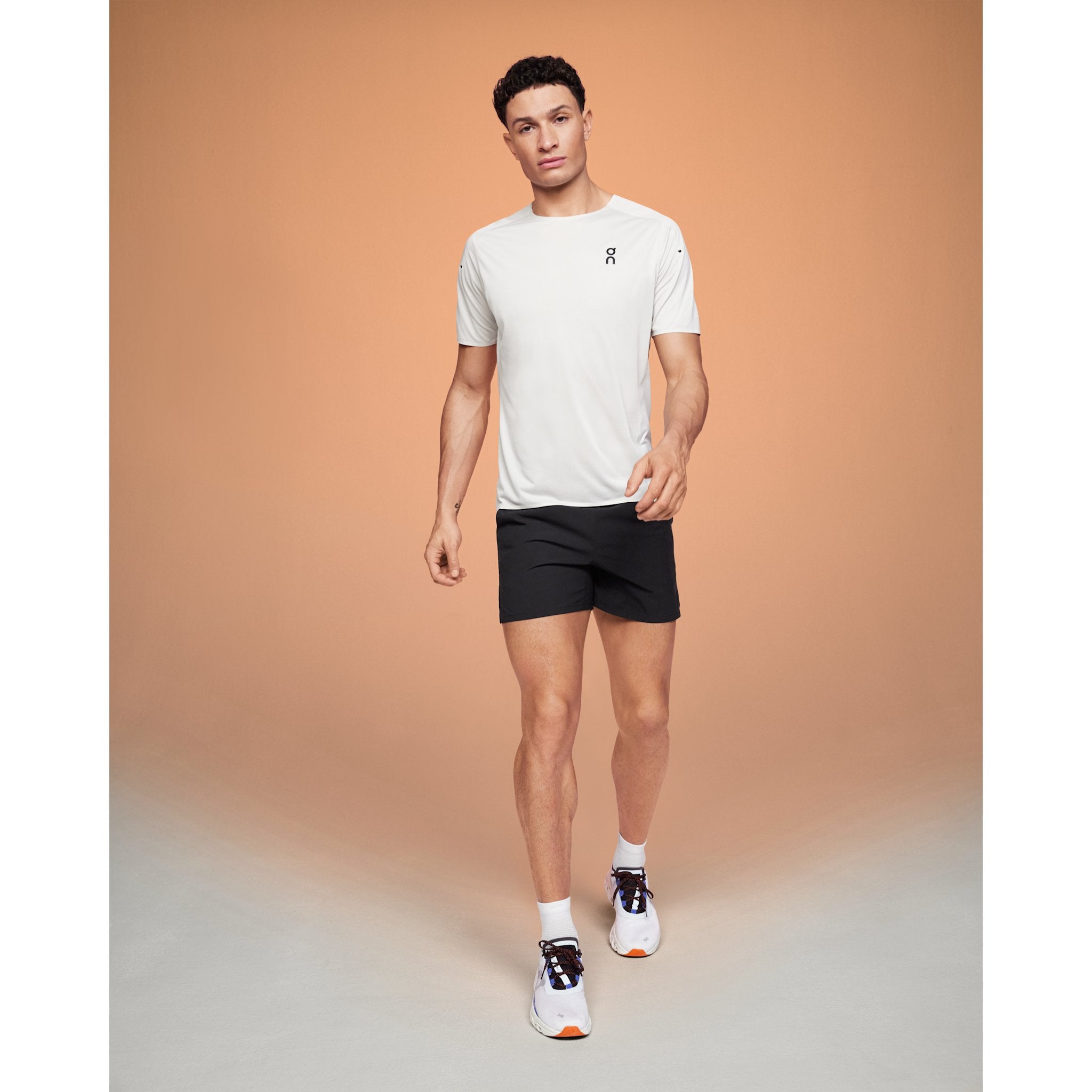 On Essential Shorts Black
