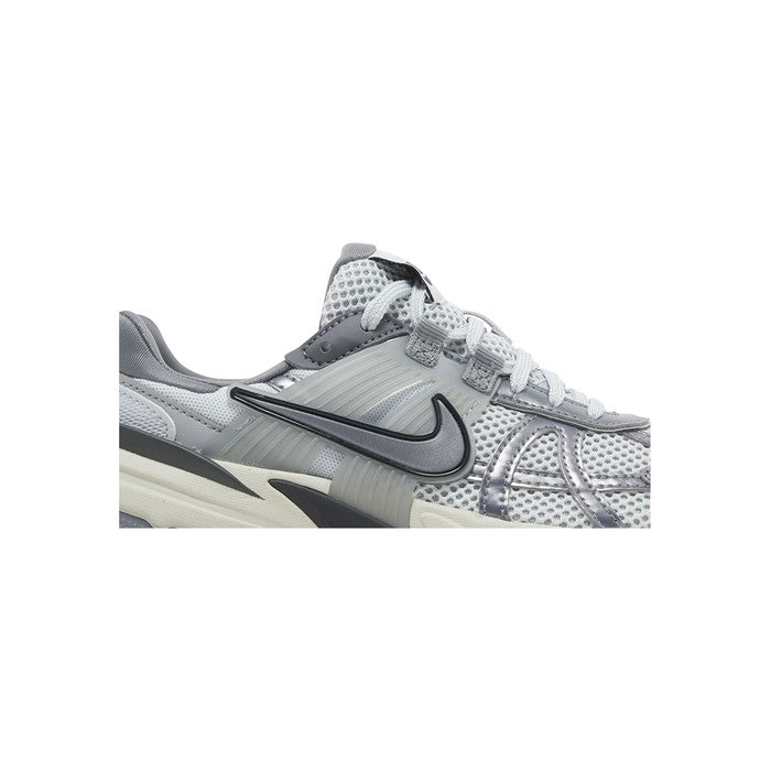 Nike Wmns V2K Run 'Pure Platinum Wolf Grey'