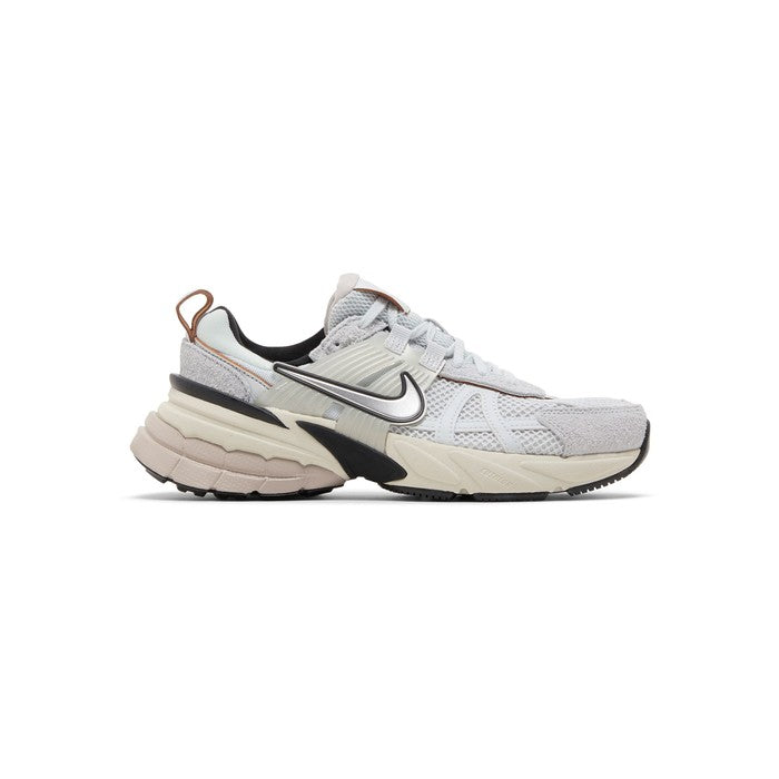 Nike Wmns V2K Run 'Pure Platinum Chrome'