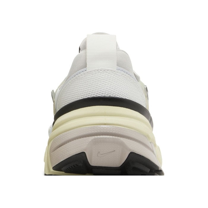 Nike Men's V2K Run 'Pure Platinum Metallic Silver'
