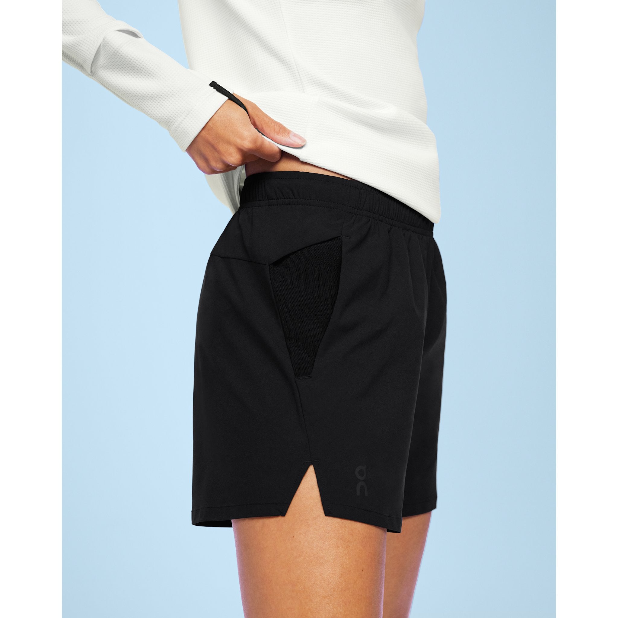 On Essential Shorts Black