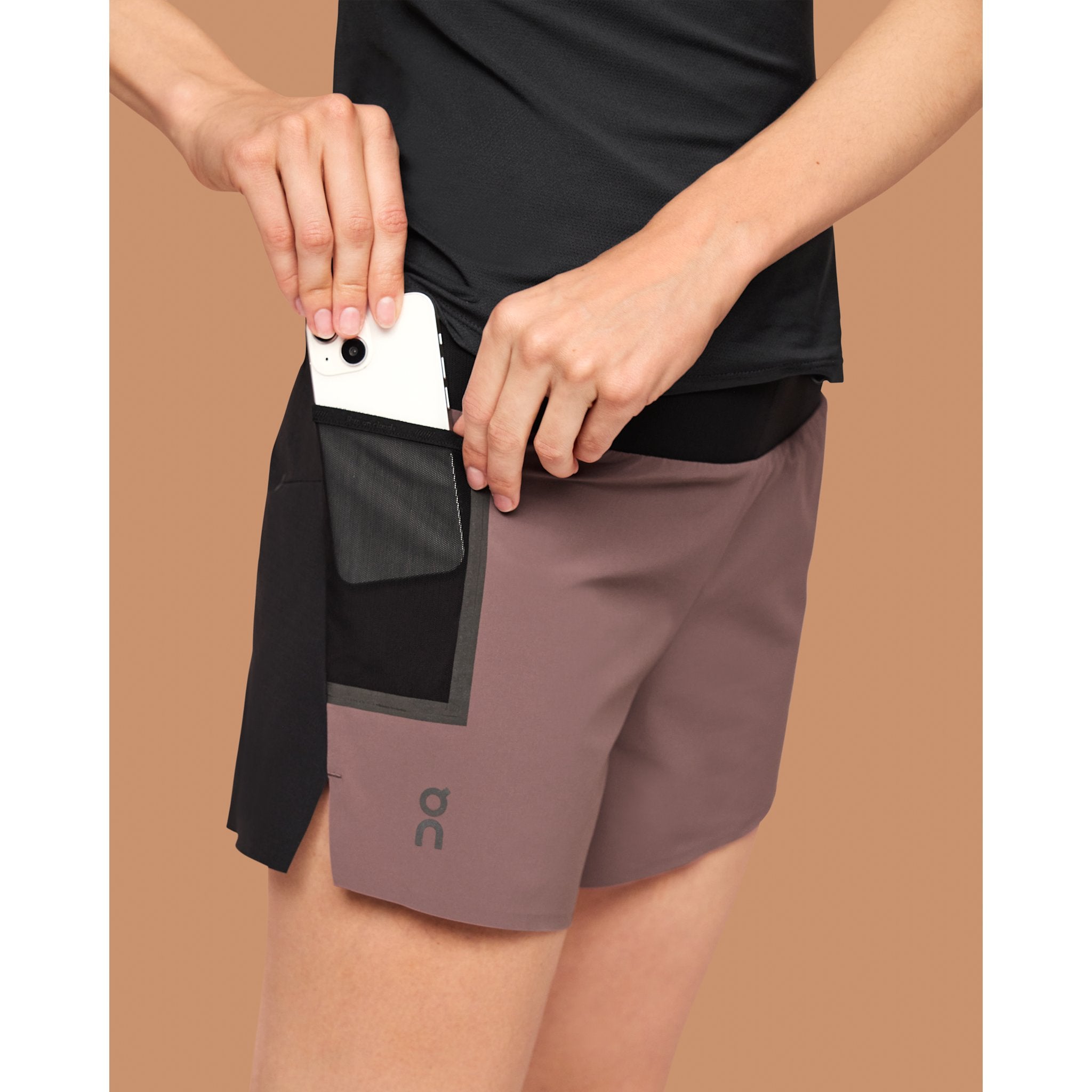 On Ultra Shorts Grape | Black