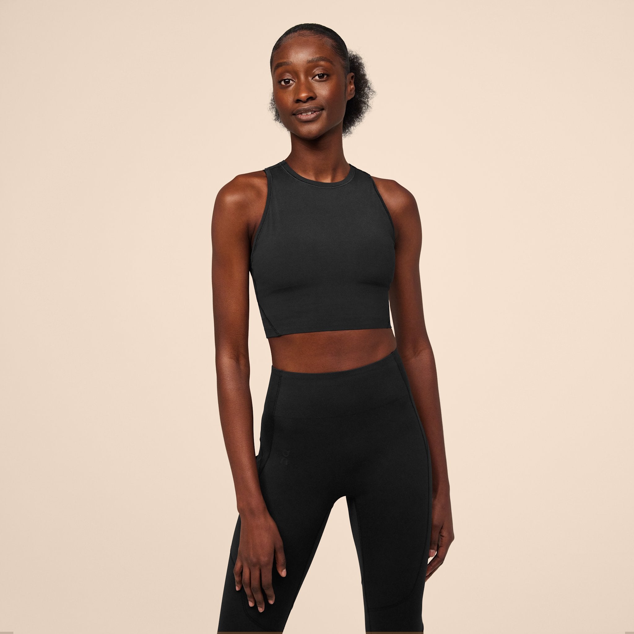 On Movement Crop Black