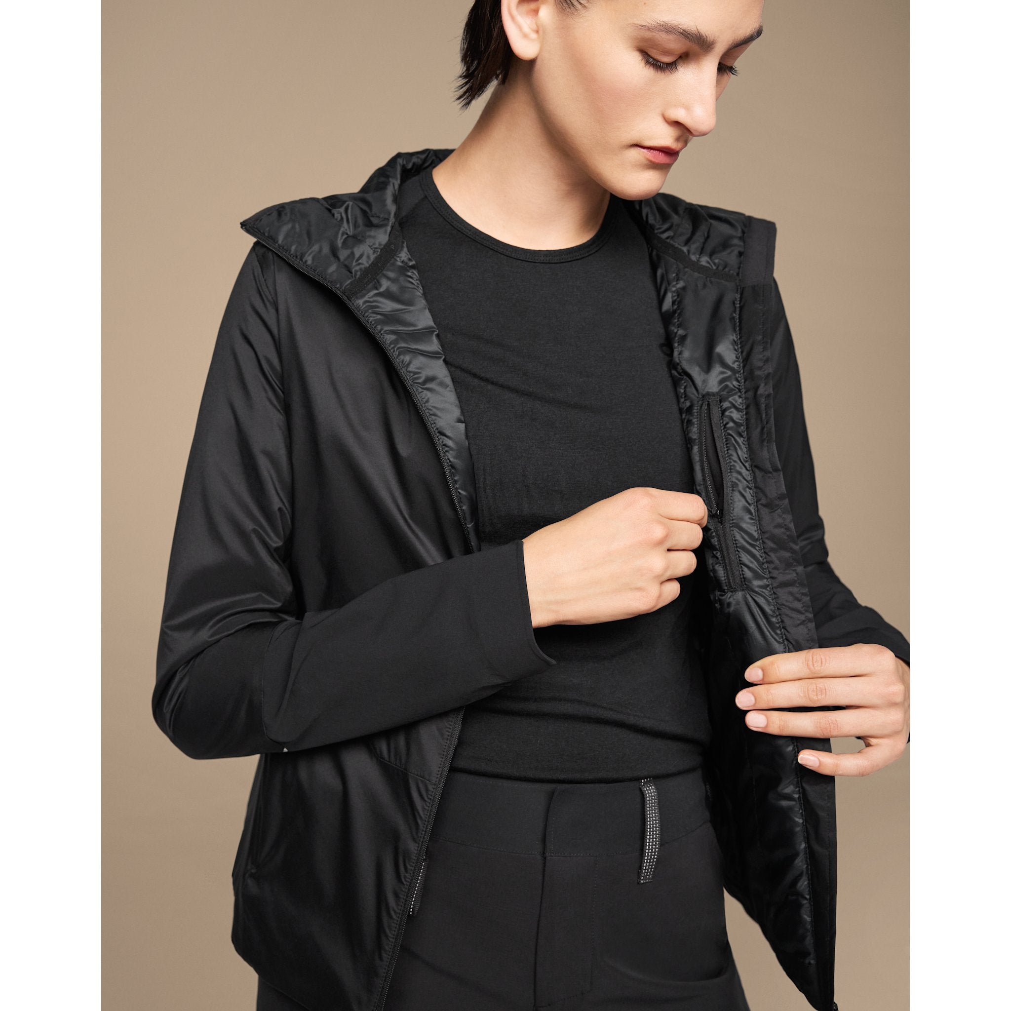 On Insulator Jacket Black